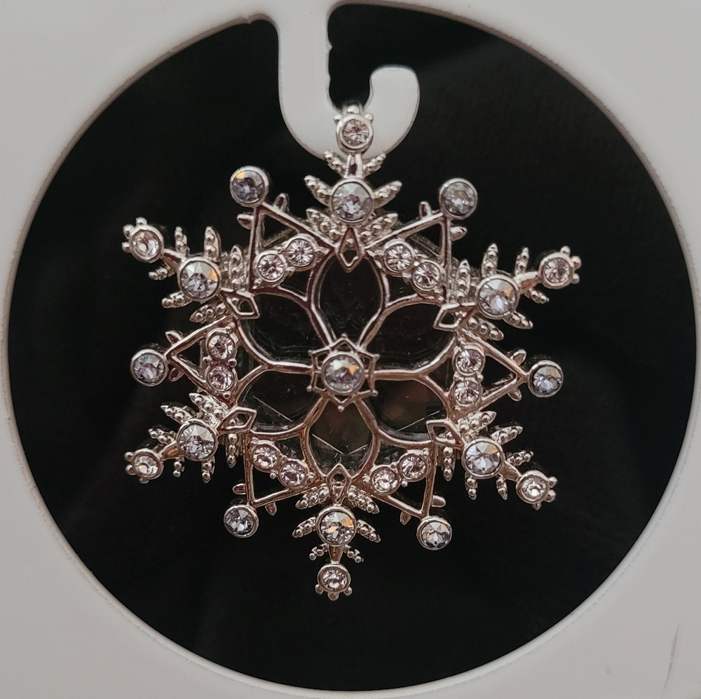ORIGAMI OWL SILVERTONE SNOWFLAKE LOCKET